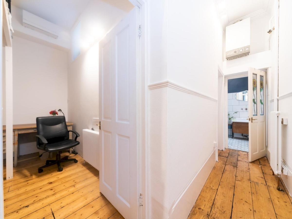 Pass The Keys Rustic And Quirky Flat In Charming Charlton Village London Bagian luar foto