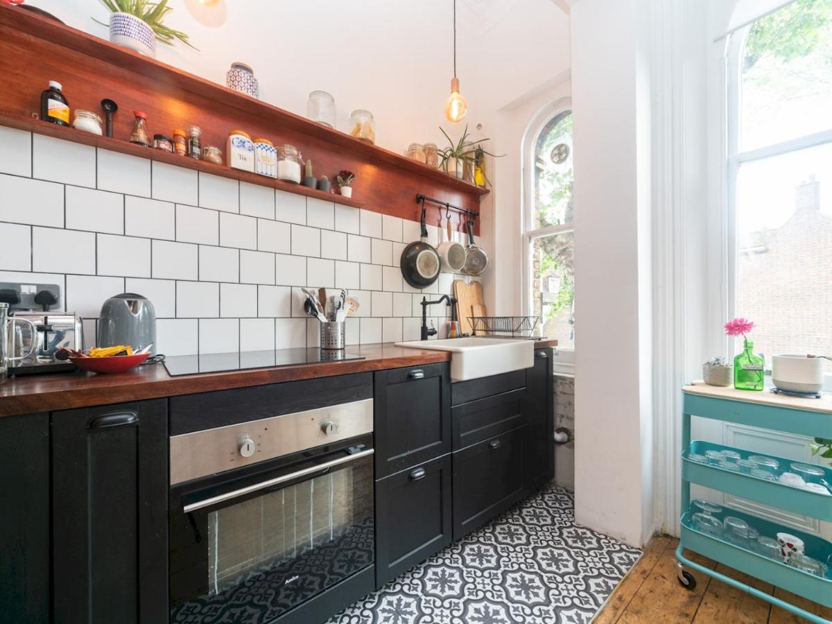 Pass The Keys Rustic And Quirky Flat In Charming Charlton Village London Bagian luar foto