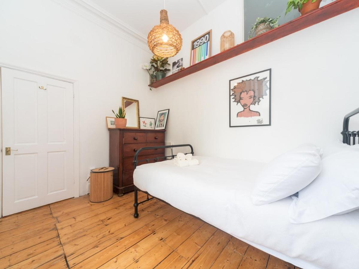 Pass The Keys Rustic And Quirky Flat In Charming Charlton Village London Bagian luar foto