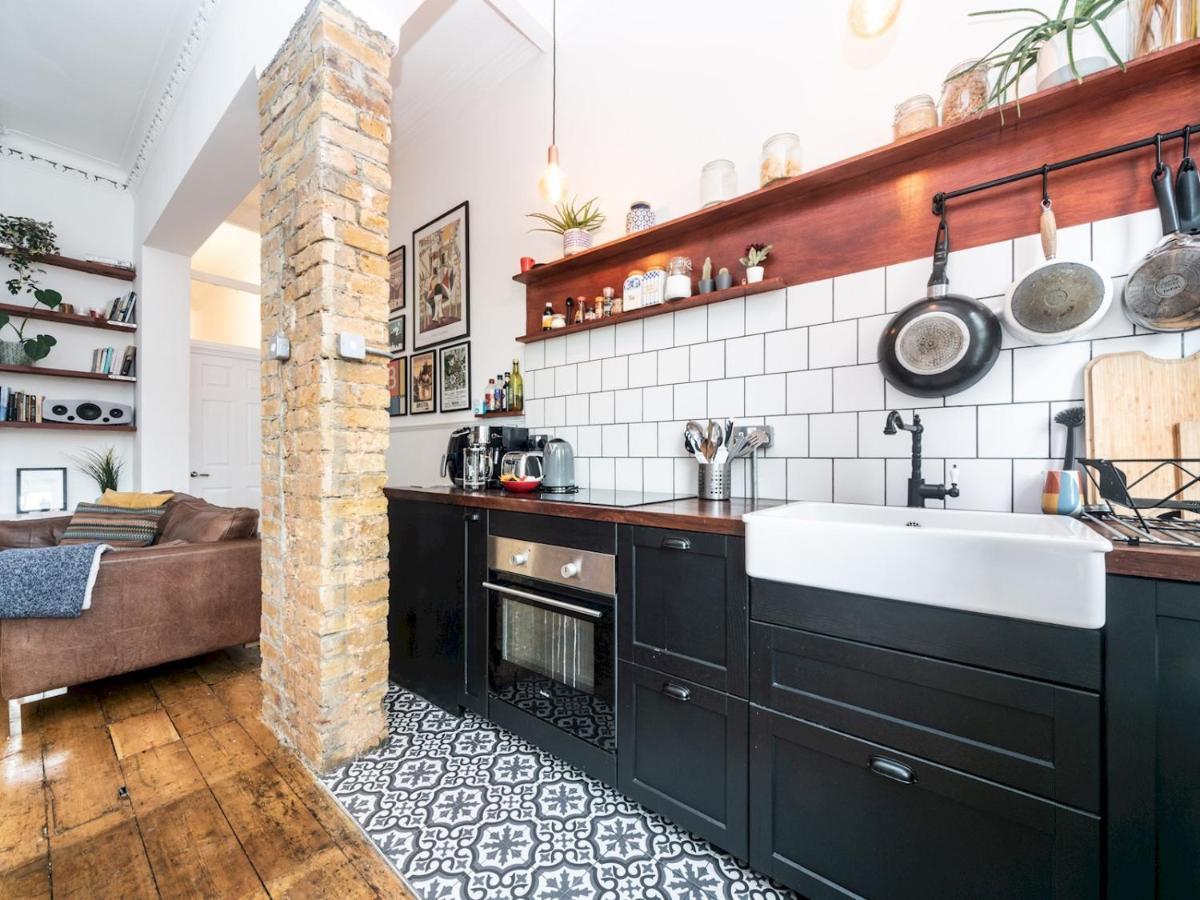 Pass The Keys Rustic And Quirky Flat In Charming Charlton Village London Bagian luar foto