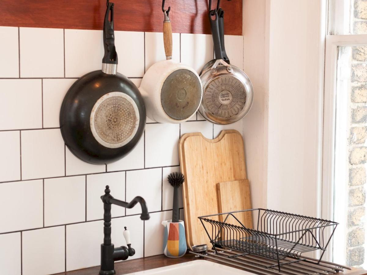 Pass The Keys Rustic And Quirky Flat In Charming Charlton Village London Bagian luar foto
