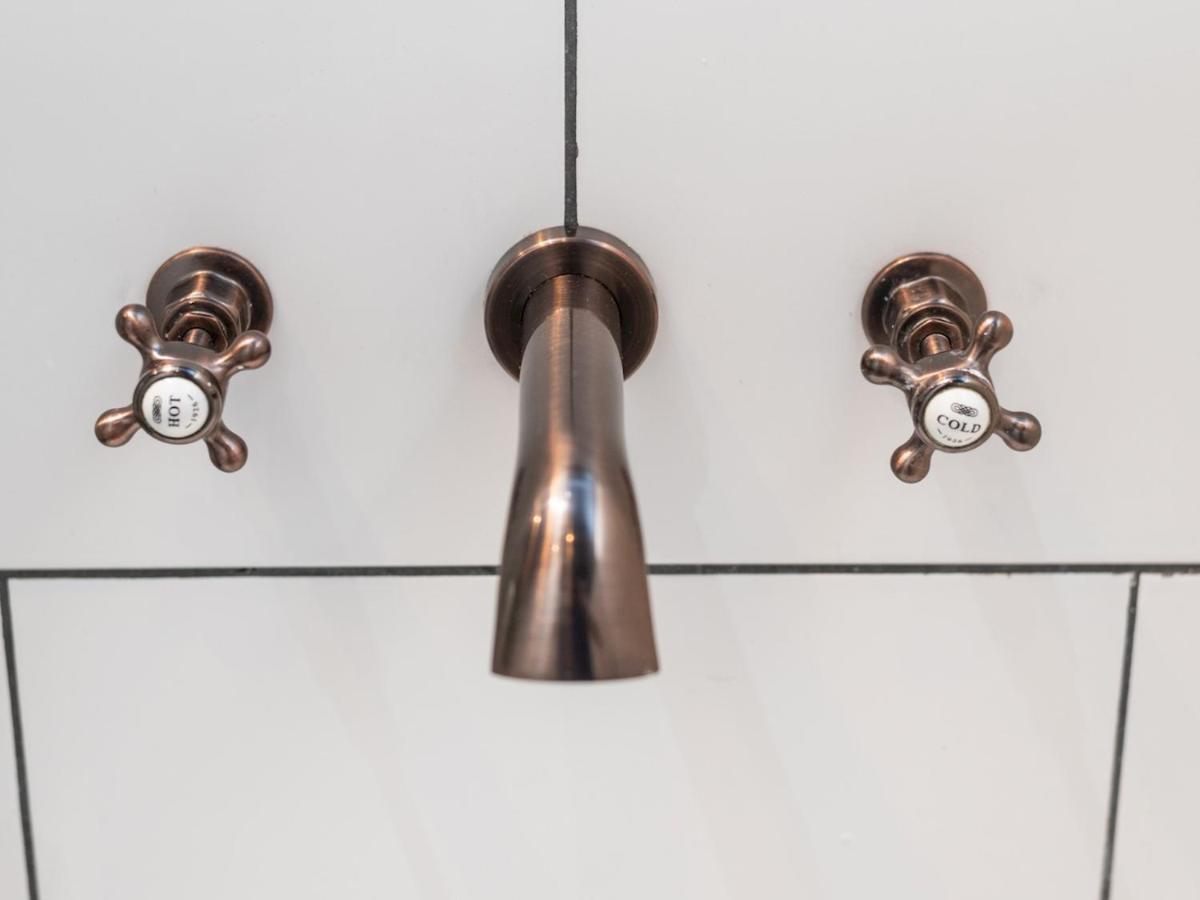 Pass The Keys Rustic And Quirky Flat In Charming Charlton Village London Bagian luar foto