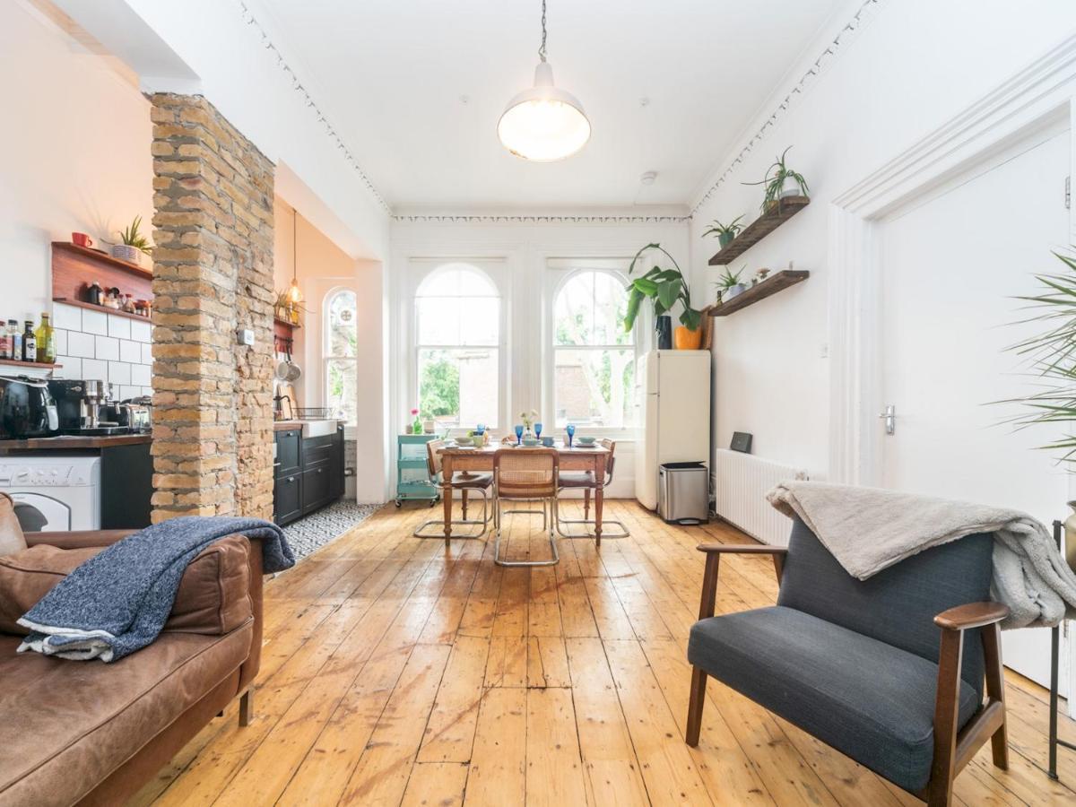 Pass The Keys Rustic And Quirky Flat In Charming Charlton Village London Bagian luar foto
