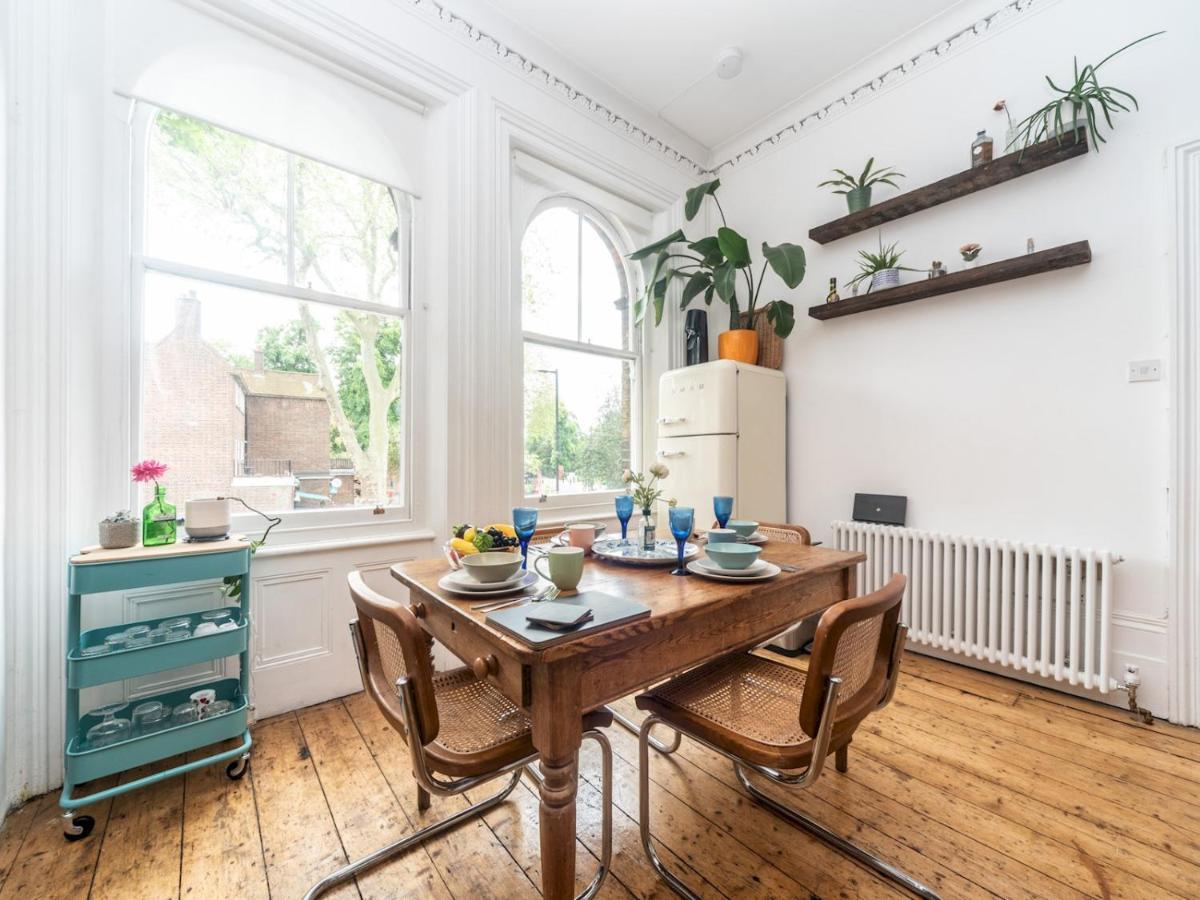 Pass The Keys Rustic And Quirky Flat In Charming Charlton Village London Bagian luar foto
