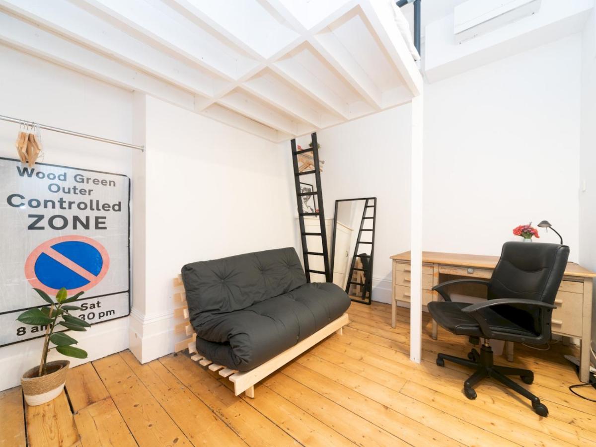 Pass The Keys Rustic And Quirky Flat In Charming Charlton Village London Bagian luar foto