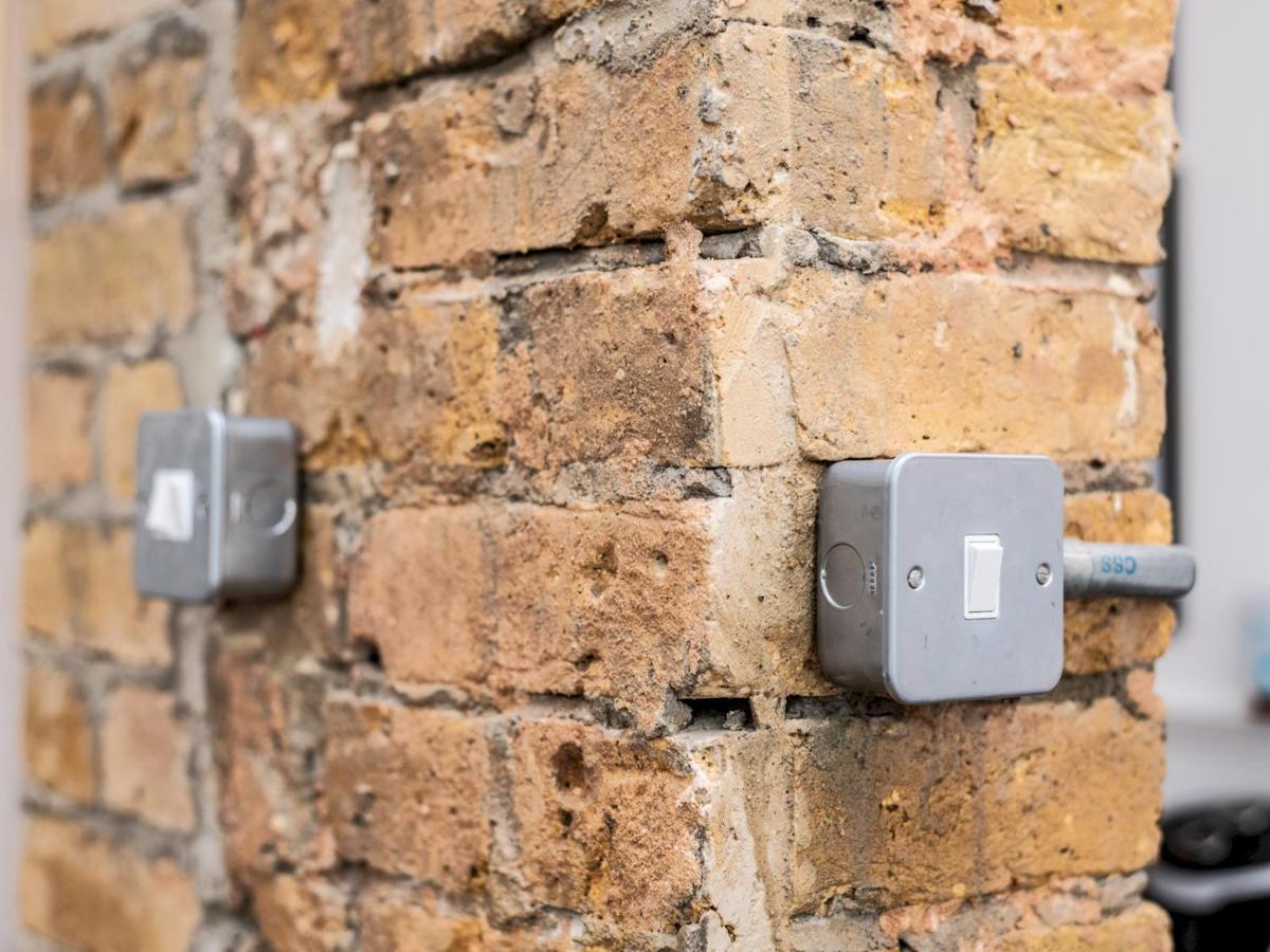 Pass The Keys Rustic And Quirky Flat In Charming Charlton Village London Bagian luar foto