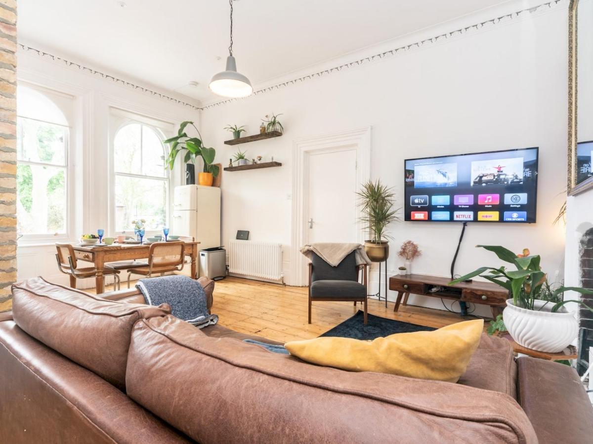 Pass The Keys Rustic And Quirky Flat In Charming Charlton Village London Bagian luar foto