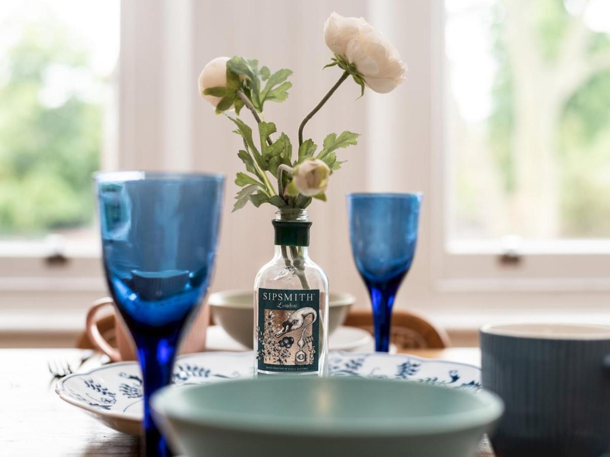 Pass The Keys Rustic And Quirky Flat In Charming Charlton Village London Bagian luar foto