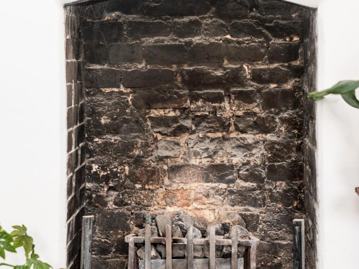 Pass The Keys Rustic And Quirky Flat In Charming Charlton Village London Bagian luar foto