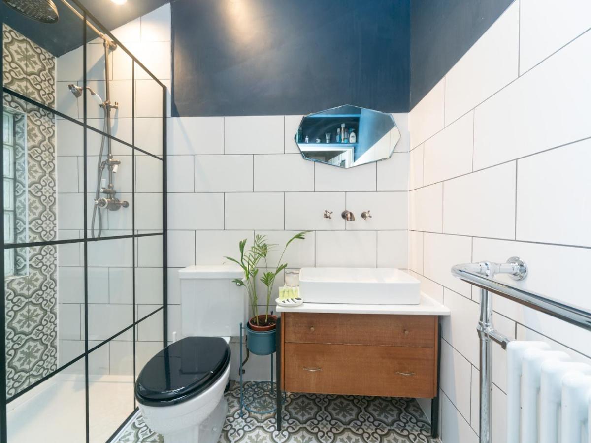 Pass The Keys Rustic And Quirky Flat In Charming Charlton Village London Bagian luar foto
