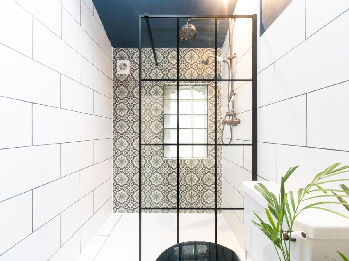 Pass The Keys Rustic And Quirky Flat In Charming Charlton Village London Bagian luar foto