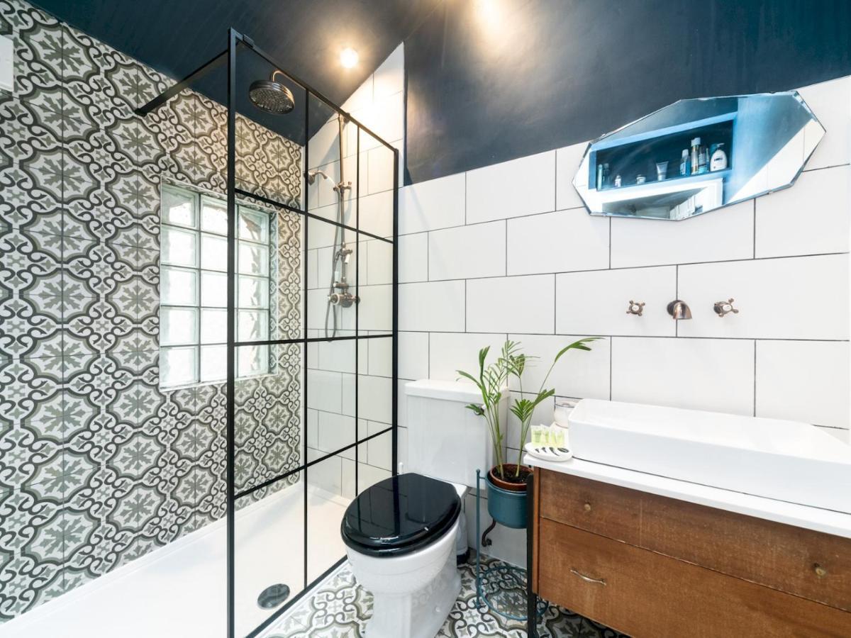 Pass The Keys Rustic And Quirky Flat In Charming Charlton Village London Bagian luar foto