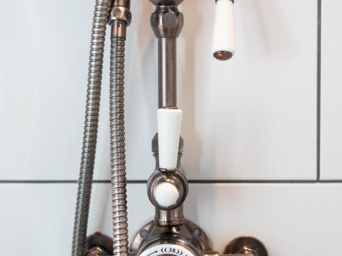 Pass The Keys Rustic And Quirky Flat In Charming Charlton Village London Bagian luar foto